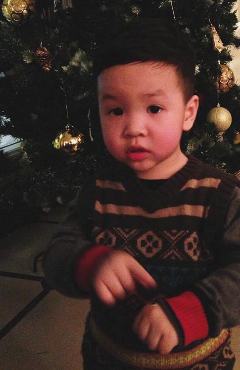 Khải Anh có khuôn mặt bụ bẫm rất đáng yêu và sở hữu nước da trắng giống mẹ Khải Anh có khuôn mặt bụ bẫm rất đáng yêu và sở hữu nước da trắng giống mẹ