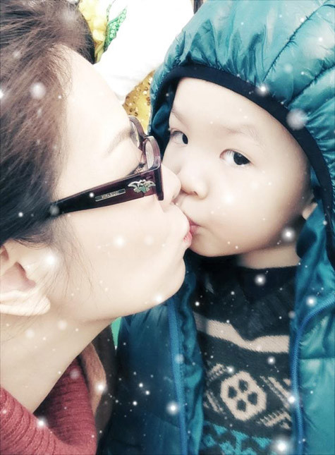 Rất hạnh phúc với cuộc sống hiện tại, Đan Lê chia sẻ: "Hãy nâng niu thời gian bạn có và những kỷ niệm chung...ở bên một ai đó không chỉ là số phận mà còn là hạnh phúc ngọt ngào". Rất hạnh phúc với cuộc sống hiện tại, Đan Lê chia sẻ: "Hãy nâng niu thời gian bạn có và những kỷ niệm chung...ở bên một ai đó không chỉ là số phận mà còn là hạnh phúc ngọt ngào".