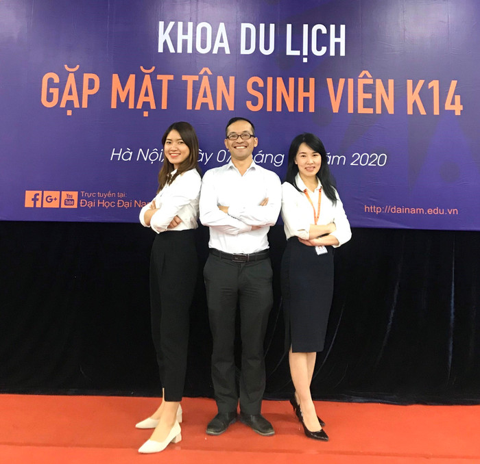 Cô Nguyễn Thị Hằng, giảng viên Trường Đại học Đại Nam (ngoài cùng bên trái). Ảnh: Nhân vật cung cấp. Cô Nguyễn Thị Hằng, giảng viên Trường Đại học Đại Nam (ngoài cùng bên trái). Ảnh: Nhân vật cung cấp.