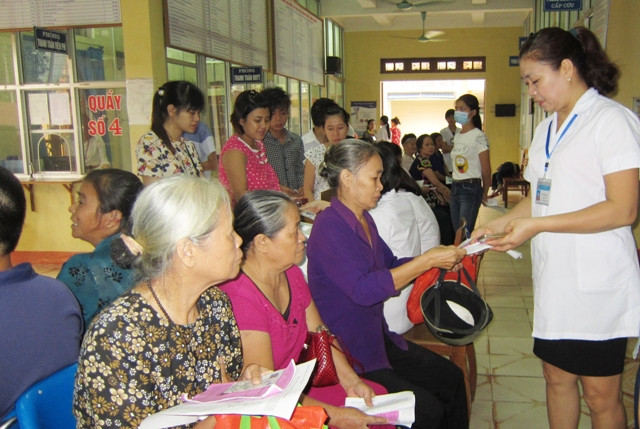 Bảo hiểm xã hội đã tổ chức giải quyết kịp thời, đúng, đủ các chế độ, chính sách Bảo hiểm xã hội, Bảo hiểm thất nghiệp cho người lao động. Trong ảnh: Giải quyết chế độ cho người lao động ở Bảo hiểm xã hội Yên Bái. Bảo hiểm xã hội đã tổ chức giải quyết kịp thời, đúng, đủ các chế độ, chính sách Bảo hiểm xã hội, Bảo hiểm thất nghiệp cho người lao động. Trong ảnh: Giải quyết chế độ cho người lao động ở Bảo hiểm xã hội Yên Bái.