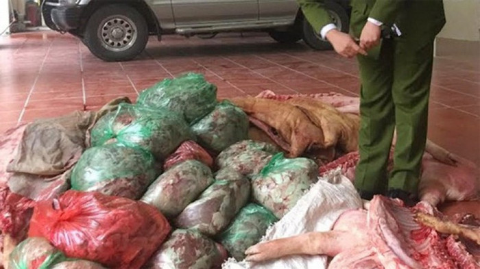 Thực phẩm không rõ nguồn gốc bị cơ quan chức năng phát hiện.