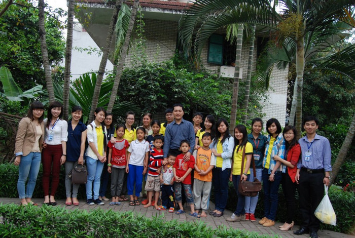 Công ty Tân Thành An chụp ảnh kỷ niệm cùng gia đình tại làng trẻ SOS Công ty Tân Thành An chụp ảnh kỷ niệm cùng gia đình tại làng trẻ SOS