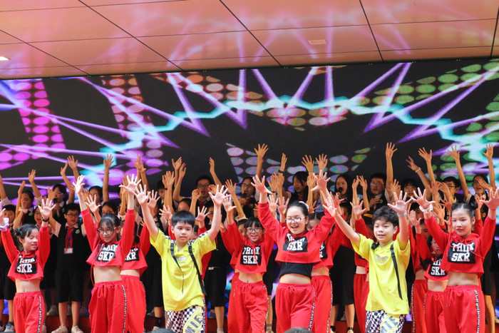 Tiết mục sôi động của các em học sinh nhà trường. Ảnh: Đ.T Tiết mục sôi động của các em học sinh nhà trường. Ảnh: Đ.T