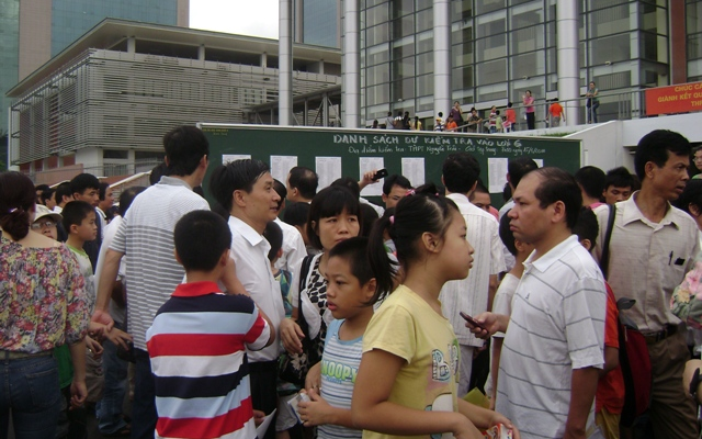 Phụ huynh có con thi vào lớp 6 Trường Trung học phổ thông chuyên Hà Nội - Amsterdam xem thông báo, ảnh chỉ mang tính chất minh họa, nguồn: website nhà trường.