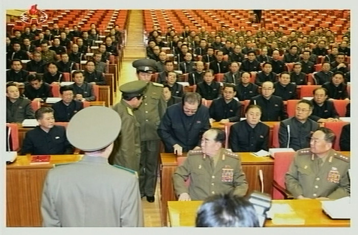 Ông Jang Song-thaek bị bắt ngay trong phiên họp Bộ Chính trị mở rộng, ảnh: SCMP / KCNA. Ông Jang Song-thaek bị bắt ngay trong phiên họp Bộ Chính trị mở rộng, ảnh: SCMP / KCNA.
