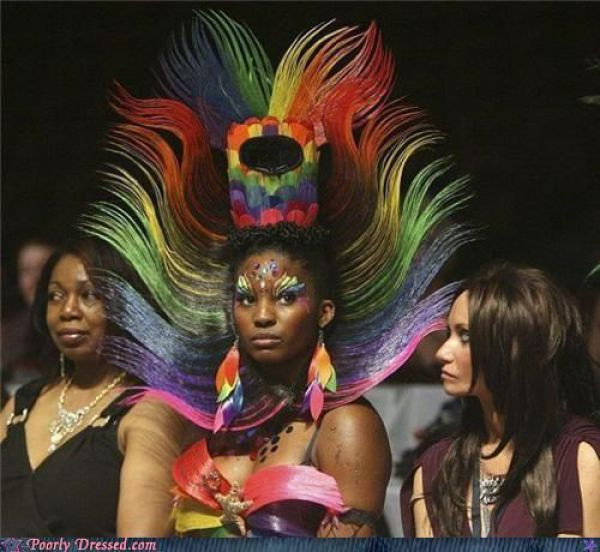 Mái tóc quá ấn tượng và nổi bật.