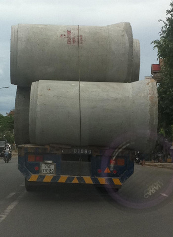 Những hình ảnh chở hàng cồng kềnh tại TP. Huế. Ảnh: Nguyễn Đại Hiệp. Những hình ảnh chở hàng cồng kềnh tại TP. Huế. Ảnh: Nguyễn Đại Hiệp.