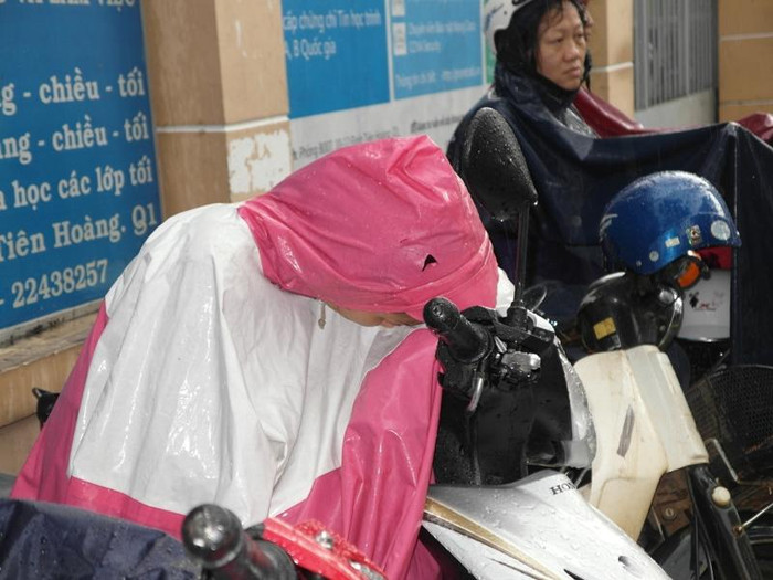 Giấc ngủ đầy lãng mạn… giữa mưa.