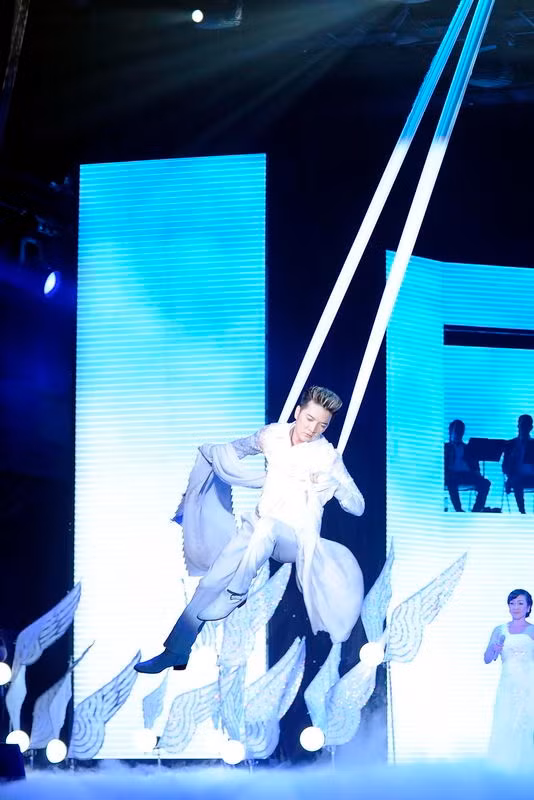 Khán giả reo hò, cổ vũ vì những đường bay quá điêu luyện của Mr Đàm.