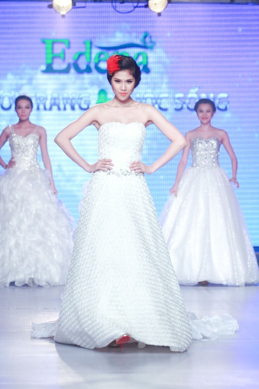 Người mẫu Thu Hằng… Người mẫu Thu Hằng…