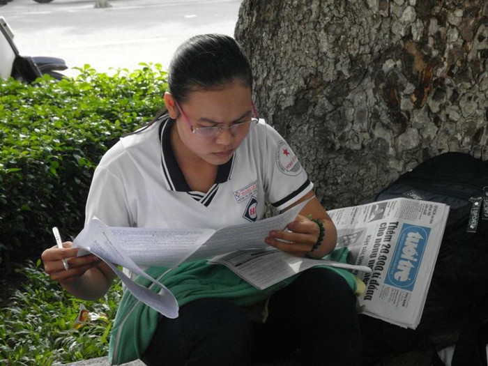 Huỳnh Thị Cẩm Tiên, chuyên Hoá trường Hoàng Lê Kha (Tây Ninh): “Em làm được trên 40 câu. Phần lý thuyết khá dễ. Phần toán khó ở câu hỗn hợp muối, Hyđrocacbon”. Xem đáp án môn Vật lí - Xem đáp án môn Toán - Xem đáp án môn Hóa - Xem đáp án môn Ngoại ngữ Khối A1 Huỳnh Thị Cẩm Tiên, chuyên Hoá trường Hoàng Lê Kha (Tây Ninh): “Em làm được trên 40 câu. Phần lý thuyết khá dễ. Phần toán khó ở câu hỗn hợp muối, Hyđrocacbon”. Xem đáp án môn Vật lí - Xem đáp án môn Toán - Xem đáp án môn Hóa - Xem đáp án môn Ngoại ngữ Khối A1