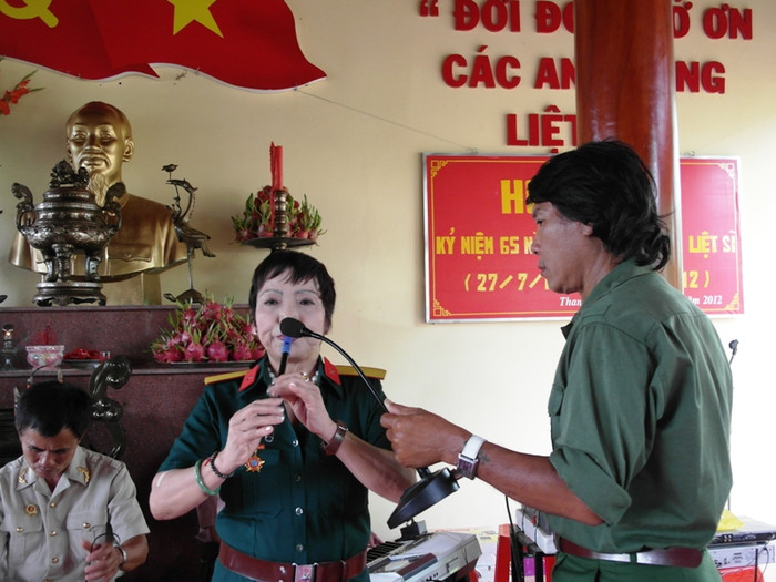 Một tiết mục làm nhiều cựu binh trong ngày họp mặt rất thích thú.