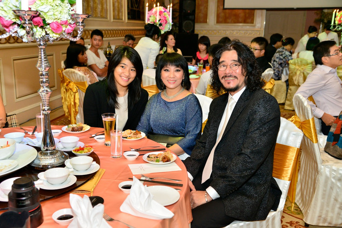 Gia đình Ca sĩ Cẩm Vân - Khắc Triệu. Gia đình Ca sĩ Cẩm Vân - Khắc Triệu.