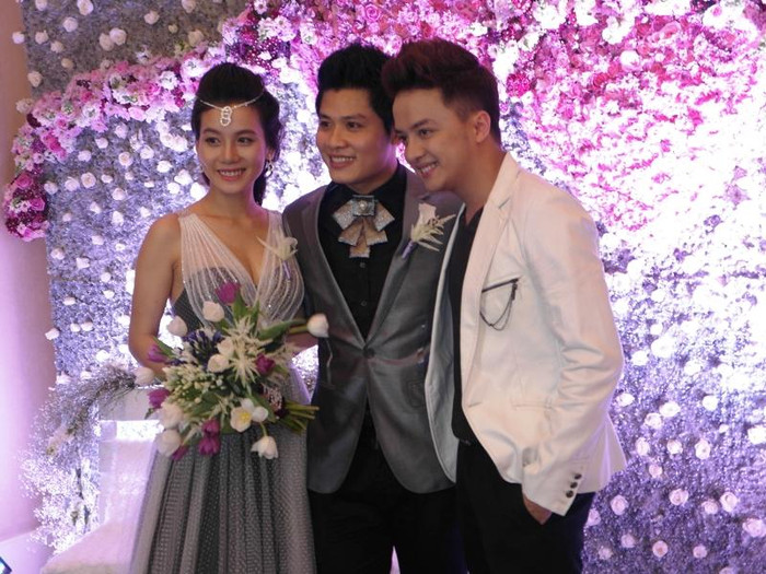 Cao Thái Sơn, người hát bài Con đường mưa của nhạc sĩ Nguyễn Văn Chung rất thành công cũng có mặt.