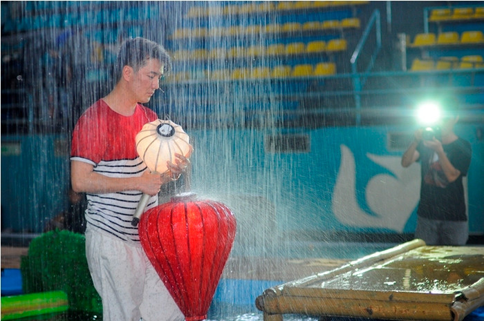 Những cơn mưa nặng hạt như thế này sẽ xuất hiện trên sân khấu Lan Anh vào ngày 21&22/7 và sau đó là tại Trung tâm Hội nghị Quốc gia Hà Nội vào ngày 28/7. Những cơn mưa nặng hạt như thế này sẽ xuất hiện trên sân khấu Lan Anh vào ngày 21&22/7 và sau đó là tại Trung tâm Hội nghị Quốc gia Hà Nội vào ngày 28/7.