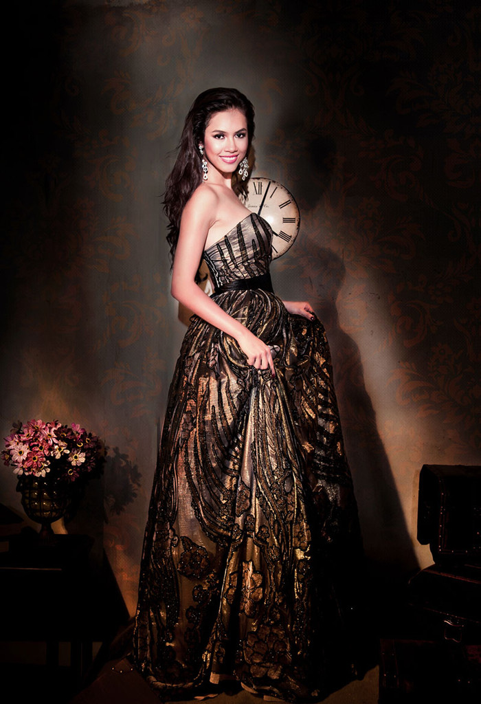 Á hậu Việt Nam - Vũ Hoàng My sẽ có mặt tại phi trường Tân Sơn Nhất, đáp chuyến bay sang Ordos, Nội Mông, Trung Quốc, đại diện nhan sắc Việt Nam, tranh tài tại cuộc thi Hoa hậu Thế giới (Miss Wolrd) vào tối nay, 17/7. Á hậu Việt Nam - Vũ Hoàng My sẽ có mặt tại phi trường Tân Sơn Nhất, đáp chuyến bay sang Ordos, Nội Mông, Trung Quốc, đại diện nhan sắc Việt Nam, tranh tài tại cuộc thi Hoa hậu Thế giới (Miss Wolrd) vào tối nay, 17/7.