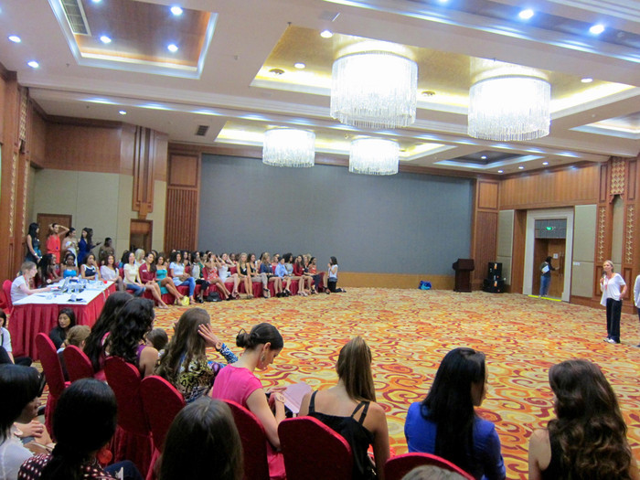 Trong những ngày tới, các thí sinh HHTG sẽ tham dự nhiều hoạt động khác, cũng như sự kiện văn hoá của nước chủ nhà. Trong những ngày tới, các thí sinh HHTG sẽ tham dự nhiều hoạt động khác, cũng như sự kiện văn hoá của nước chủ nhà.