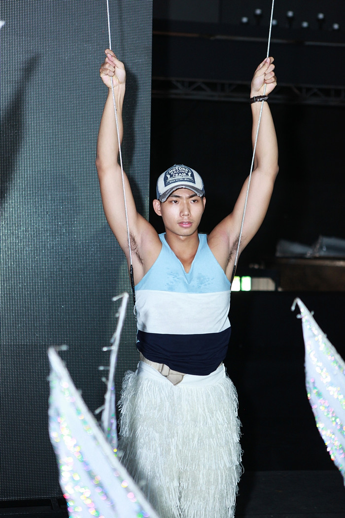 Giải vàng siêu mẫu năm 2012 Hữu Long. Giải vàng siêu mẫu năm 2012 Hữu Long.