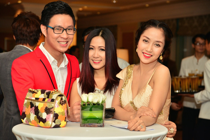 Nhiều người bạn đã có mặt trong ngày vui của Thuý Vinh. Trong ảnh (Từ trái sang): MC Anh Quân, Chuyên viên trang điểm Hạ My, MC Thanh Vân. Nhiều người bạn đã có mặt trong ngày vui của Thuý Vinh. Trong ảnh (Từ trái sang): MC Anh Quân, Chuyên viên trang điểm Hạ My, MC Thanh Vân.