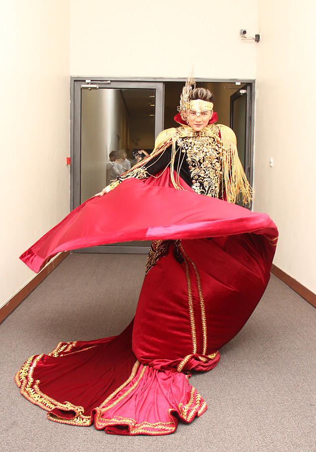 Nhưng sau 2 đêm diễn tại TP.HCM, Mr Đàm tỏ ra khá thuần thục trong các bước đi.