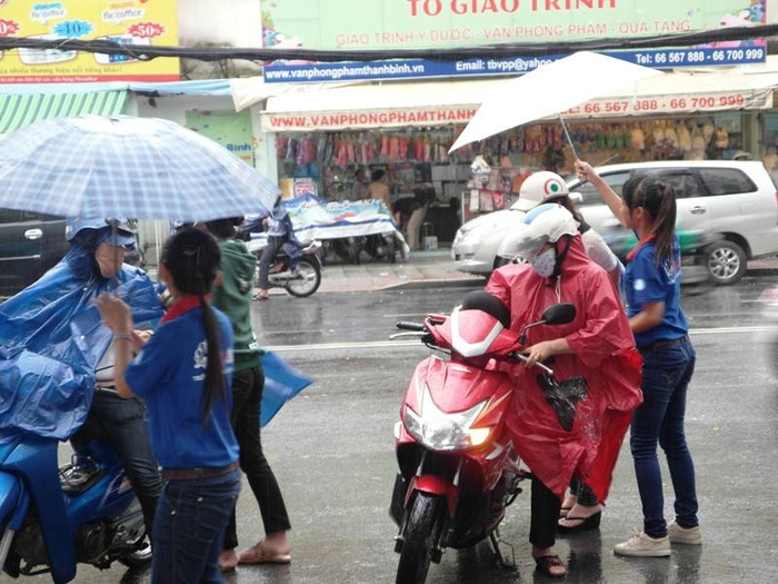 Cơn mưa mỗi lúc càng lớn hơn… XEM ĐÁP ÁN MÔN VĂN KHỐI D 2012 - ĐÁP ÁN MÔN SINH KHỐI B 2012 - ĐÁP ÁN ĐỀ THI VĂN KHỐI C 2012 Cơn mưa mỗi lúc càng lớn hơn… XEM ĐÁP ÁN MÔN VĂN KHỐI D 2012 - ĐÁP ÁN MÔN SINH KHỐI B 2012 - ĐÁP ÁN ĐỀ THI VĂN KHỐI C 2012