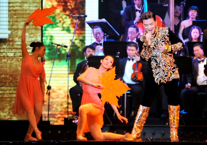 Lịch lãm, sang trọng trên một sự đầu tư “khủng” về công sức, tiền của… Lịch lãm, sang trọng trên một sự đầu tư “khủng” về công sức, tiền của…