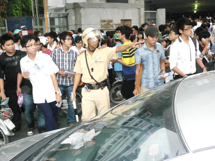 Thí sinh bước ra mỗi lúc mỗi đông…