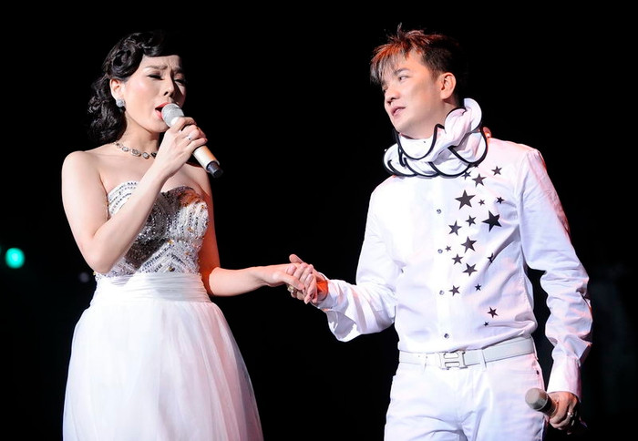 Trươc khi kết thúc phần 2: Mr Đàm và Lệ Quyên song ca bài Thôi anh hãy về. Lệ Quyên cũng hát đơn ca khúc Nhật ký đời tôi. Trươc khi kết thúc phần 2: Mr Đàm và Lệ Quyên song ca bài Thôi anh hãy về. Lệ Quyên cũng hát đơn ca khúc Nhật ký đời tôi.