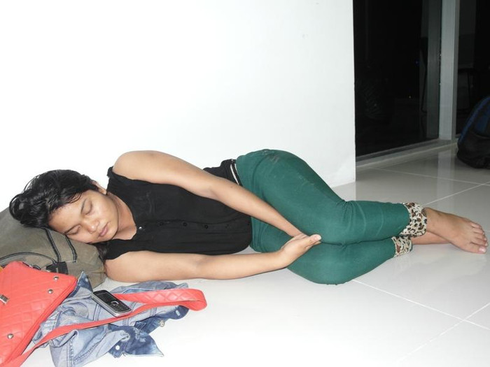 Thí sinh người dân tộc Tà Riềng, Zơ Râm Điều, đang ngủ mê mệt sau chặng đường hàng ngàn cây số từ Quảng Nam vào dự thi ĐH An Ninh Nhân Dân tại TP.HCM. Xem đáp án môn Vật lí - Xem đáp án môn Toán - Xem đáp án môn Hóa - Xem đáp án môn Ngoại ngữ Khối A1