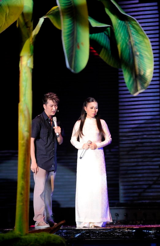 Tiết mục “Anh thợ cắt tóc con nhà nông đua đòi làm ca sĩ” của Mr Đàm đã làm khán giả rơi nước mắt. Anh bị người yêu chối bỏ vì phải làm tròn chữ hiếu, không thể cãi lời mẹ để lấy chồng giàu. Tiết mục “Anh thợ cắt tóc con nhà nông đua đòi làm ca sĩ” của Mr Đàm đã làm khán giả rơi nước mắt. Anh bị người yêu chối bỏ vì phải làm tròn chữ hiếu, không thể cãi lời mẹ để lấy chồng giàu.