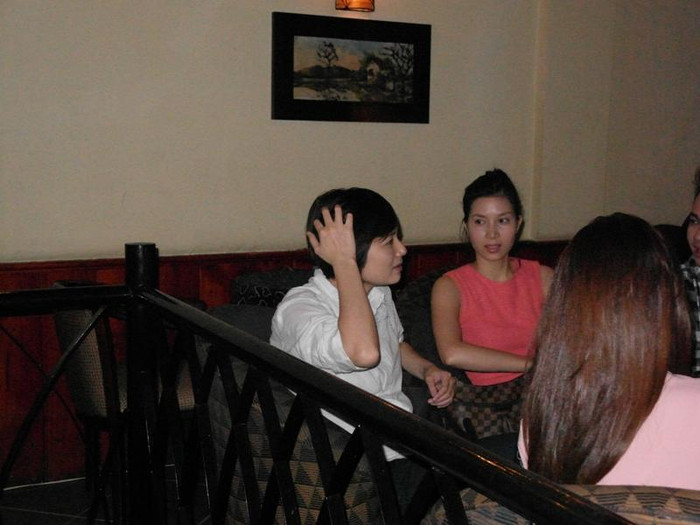 Một cử chỉ bối rối… Một cử chỉ bối rối…