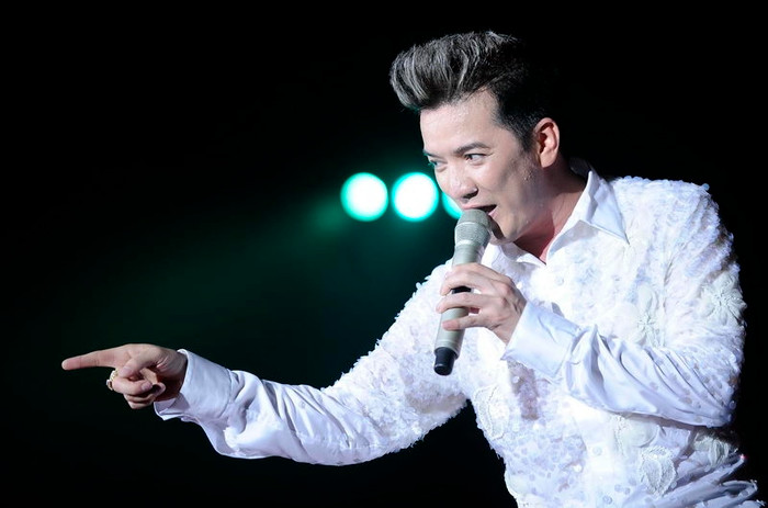 Trước khi kết thúc phần 1 của liveshow, Mr Đàm đã hát những ca khúc làm nên tên tuổi của mình: Nuối tiếc, liên khúc Xin lỗi tình yêu – Tình ơi xin ngủ yên – Bình minh sẽ mang em đi. Trước khi kết thúc phần 1 của liveshow, Mr Đàm đã hát những ca khúc làm nên tên tuổi của mình: Nuối tiếc, liên khúc Xin lỗi tình yêu – Tình ơi xin ngủ yên – Bình minh sẽ mang em đi.