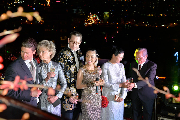 Thông gia Việt - Tây nâng ly chúc mừng....