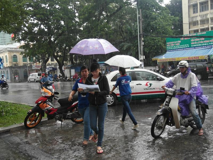 Cơn mưa trắng xoá cả mặt đường… XEM ĐÁP ÁN MÔN VĂN KHỐI D 2012 - ĐÁP ÁN MÔN SINH KHỐI B 2012 - ĐÁP ÁN ĐỀ THI VĂN KHỐI C 2012 Cơn mưa trắng xoá cả mặt đường… XEM ĐÁP ÁN MÔN VĂN KHỐI D 2012 - ĐÁP ÁN MÔN SINH KHỐI B 2012 - ĐÁP ÁN ĐỀ THI VĂN KHỐI C 2012