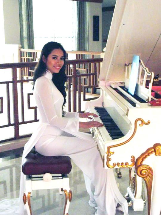 Trong phần thi vòng loại Hoa hậu Tài năng, Hoàng My mặc trang phục áo dài trắng và tự đệm dương cầm. Do trong phòng thi không có đàn piano vào được nên BGK cùng thí sinh và Hoàng My đã phải ra ngoài sảnh của khách sạn để theo dõi phần thi của Hoàng My. Trong phần thi vòng loại Hoa hậu Tài năng, Hoàng My mặc trang phục áo dài trắng và tự đệm dương cầm. Do trong phòng thi không có đàn piano vào được nên BGK cùng thí sinh và Hoàng My đã phải ra ngoài sảnh của khách sạn để theo dõi phần thi của Hoàng My.