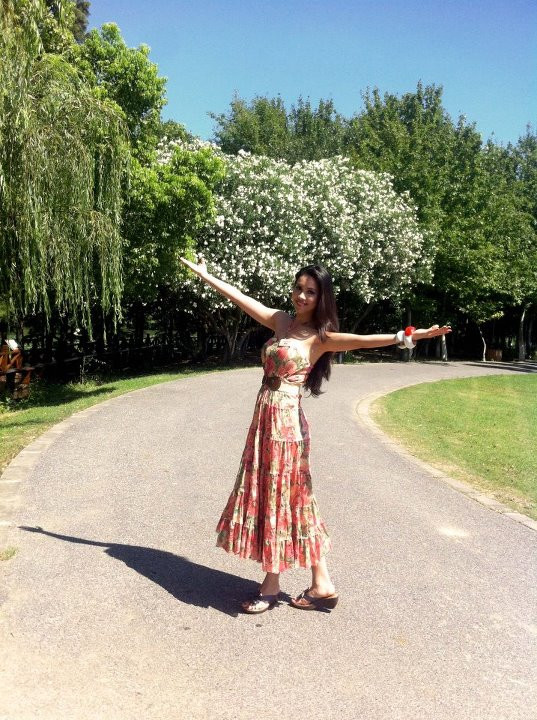 Đường vào vườn Zhao rợp bóng mát, thoang thoảng hương hoa.... Đường vào vườn Zhao rợp bóng mát, thoang thoảng hương hoa....