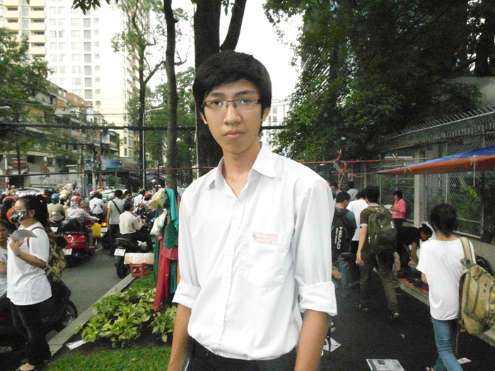 Thí sinh Nguyễn Bảo Quốc Thắng, quê Quảng Nam: “Đề thi Lí dễ hơn môn Toán nhưng không phải là đề thi dễ” Xem đáp án môn Vật lí - Xem đáp án môn Toán