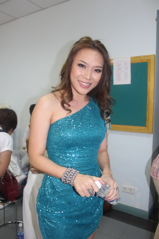 Để dành thời gian tập trung vào các dự án âm nhạc.