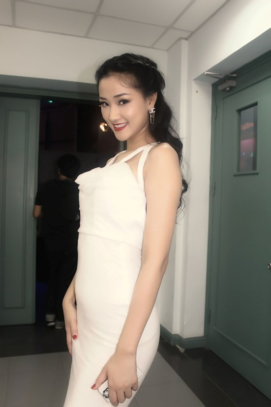 Nhưng Maya đã quyết tâm theo đuổi sự nghiệp ca hát và dành rất ít thời gian cho sàn catwatk.