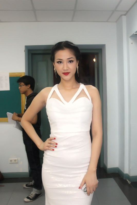 Trong đêm qua còn có người đẹp Maya.