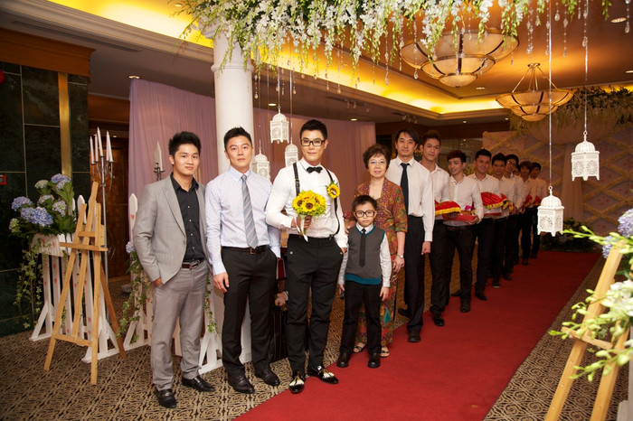 Tiến vào khách sạn.... Tiến vào khách sạn....