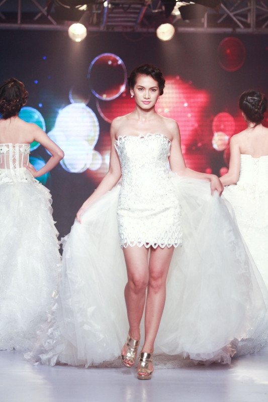 Đôi chân người đẹp khá…dài và quyến rũ. Đôi chân người đẹp khá…dài và quyến rũ.