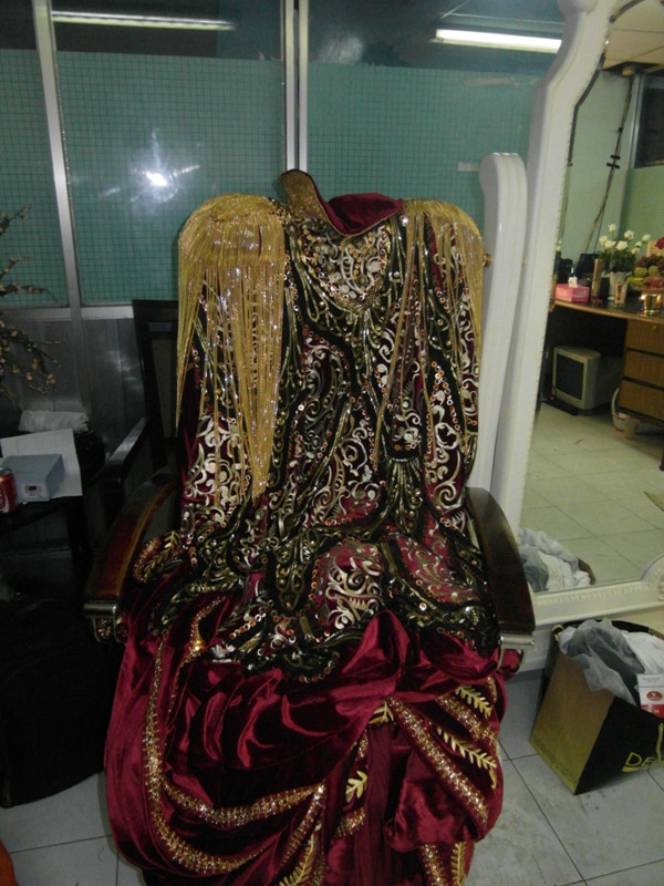 Bộ trang phục đại đế La Mã mở màn liveshow lớn nhất từ trước đến nay, kỷ niệm chặng đường 15 năm ca hát của Mr Đàm