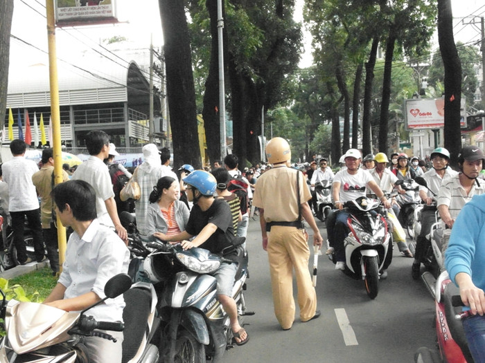 Nhưng các cảnh sát đã điều phối giao thông rất tốt.