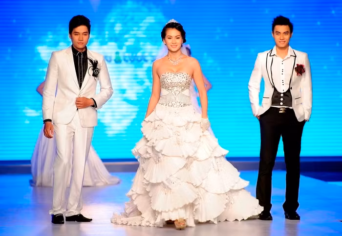 Vẫn không bị chênh lệch so với các người mẫu nam đàn em.