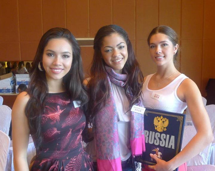 Hoàng My cho biết qua mail: “Thí sinh các nước đều trầm trồ về cảnh đẹp, con người nhân hậu Việt Nam”.