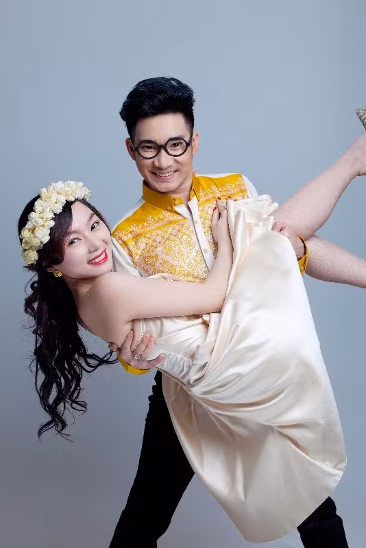 Và cuối tháng 7 này, Quang Hà và Hà Vy sẽ cho ra mắt MV mang tên Một đời thương nhớ.