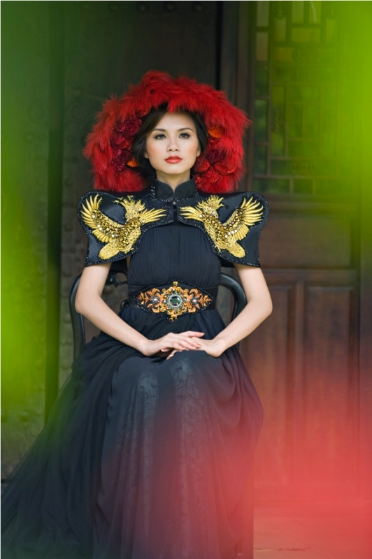 Hoa hậu Diễm Hương cũng thay nét đằm thắm, dịu dàng vốn có để trở thành một cô gái có vẻ đẹp lạnh… Hoa hậu Diễm Hương cũng thay nét đằm thắm, dịu dàng vốn có để trở thành một cô gái có vẻ đẹp lạnh…