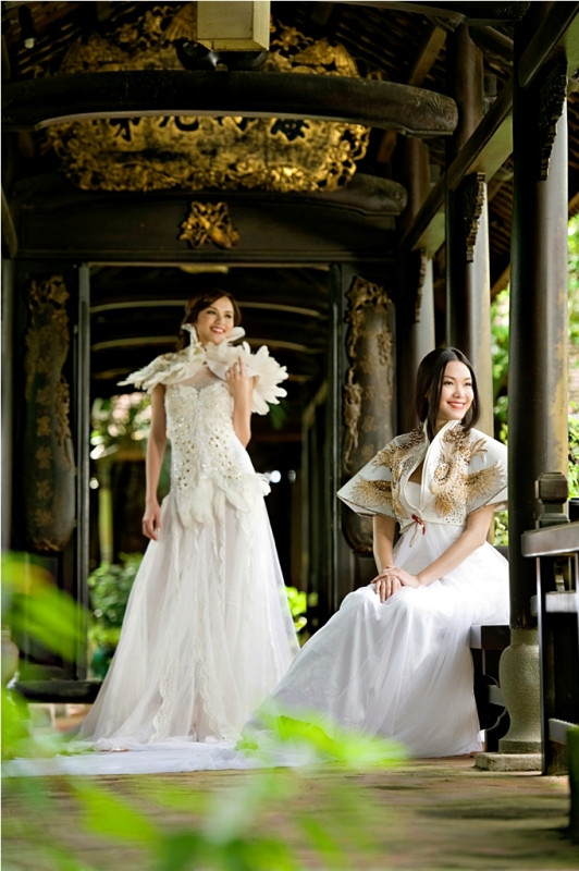 Hai Hoa hậu đã được êkíp giúp đỡ thực hiện bộ ảnh, gồm: Photo: Quốc Huy - Trang điểm: Nguyễn Hùng – Minh Lộc - Trang phục: Thế Huy - Hải Long – HuLos Prive - Stylist: Bi Tô - Đạo diễn hình ảnh: Vô Thường - Địa điểm: Nguyễn Art Garden (làng nghệ thuật Hàm Long)... Hai Hoa hậu đã được êkíp giúp đỡ thực hiện bộ ảnh, gồm: Photo: Quốc Huy - Trang điểm: Nguyễn Hùng – Minh Lộc - Trang phục: Thế Huy - Hải Long – HuLos Prive - Stylist: Bi Tô - Đạo diễn hình ảnh: Vô Thường - Địa điểm: Nguyễn Art Garden (làng nghệ thuật Hàm Long)...