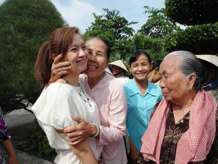 Một má khác cũng “tranh thủ”… Một má khác cũng “tranh thủ”…